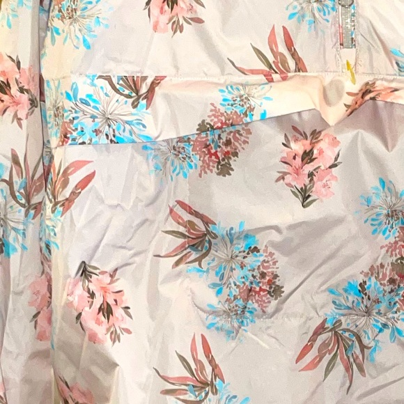 Gorgeous Floral Half Zip Rainwear - Picture 10 of 10